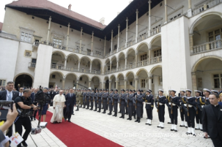 3-Viaje apost&#xf3;lico a Polonia: Encuentro con las autoridades, la sociedad civil y el cuerpo diplom&#xe1;tico