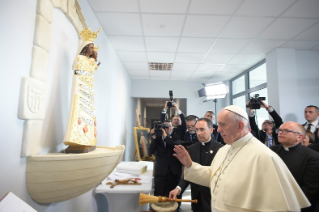 0-Viaggio Apostolico in Polonia: Benedizione della Casa per poveri e anziani offerta dalla Caritas 
