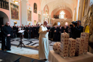 1-Viagem Apostólica à Polônia: Oração do Santo Padre na igreja de São Francisco em Cracóvia