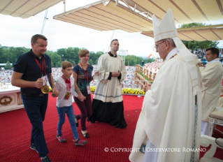 32-Viaggio Apostolico in Polonia: Santa Messa in occasione del 1050° anniversario del Battesimo della Polonia