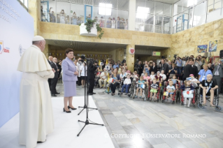 1-Viaggio Apostolico in Polonia: Visita all'Ospedale Pediatrico Universitario (UCH)