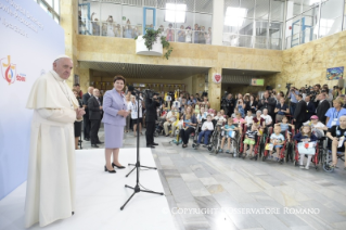 2-Viaggio Apostolico in Polonia: Visita all'Ospedale Pediatrico Universitario (UCH)