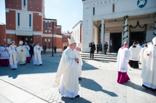 15-Voyage apostolique en Pologne : Messe avec les pr&#xea;tres, religieuses, religieux, consacr&#xe9;s et s&#xe9;minaristes polonais au Sanctuaire St-Jean-Paul II