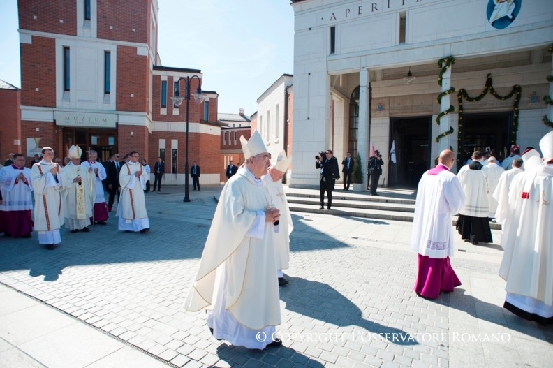 15-Viaggio Apostolico in Polonia: Santa Messa con Sacerdoti, Religiose, Religiosi, Consacrati e Seminaristi polacchi nel Santuario di S. Giovanni Paolo II