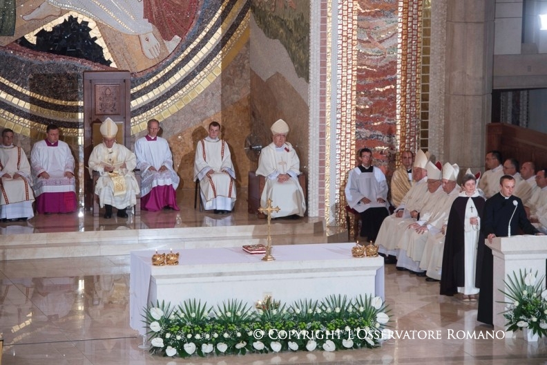 17-Viaggio Apostolico in Polonia: Santa Messa con Sacerdoti, Religiose, Religiosi, Consacrati e Seminaristi polacchi nel Santuario di S. Giovanni Paolo II