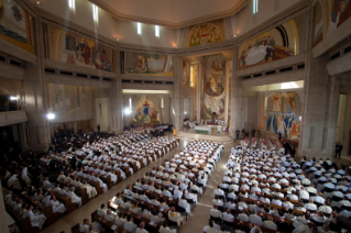 22-Viaje apostólico a Polonia: Santa Misa con sacerdotes, religiosas, religiosos, consagrados y seminaristas polacos Santuario de San Juan Pablo II de Cracovia