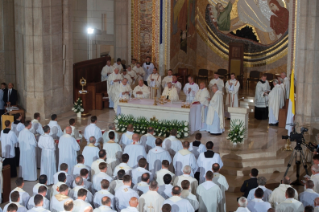 24-Voyage apostolique en Pologne : Messe avec les pr&#xea;tres, religieuses, religieux, consacr&#xe9;s et s&#xe9;minaristes polonais au Sanctuaire St-Jean-Paul II