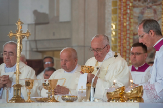 23-Viaje apostólico a Polonia: Santa Misa con sacerdotes, religiosas, religiosos, consagrados y seminaristas polacos Santuario de San Juan Pablo II de Cracovia