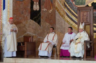 25-Voyage apostolique en Pologne : Messe avec les pr&#xea;tres, religieuses, religieux, consacr&#xe9;s et s&#xe9;minaristes polonais au Sanctuaire St-Jean-Paul II