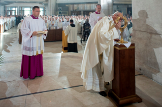 26-Viaje apostólico a Polonia: Santa Misa con sacerdotes, religiosas, religiosos, consagrados y seminaristas polacos Santuario de San Juan Pablo II de Cracovia