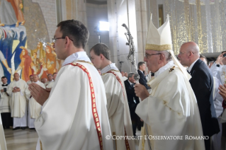 6-Voyage apostolique en Pologne : Messe avec les pr&#xea;tres, religieuses, religieux, consacr&#xe9;s et s&#xe9;minaristes polonais au Sanctuaire St-Jean-Paul II