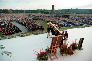 21-Viaggio Apostolico in Polonia: Via Crucis con i giovani