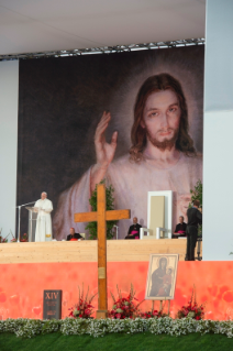 17-Apostolic Journey to Poland: Way of the Cross with the young people