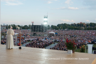 7-Apostolic Journey to Poland: Way of the Cross with the young people