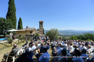 1-Pellegrinaggio a Barbiana: Visita alla tomba di Don Lorenzo Milani