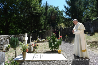 2-Peregrinaci&#xf3;n a Barbiana: Visita a la tumba de Lorenzo Milani 