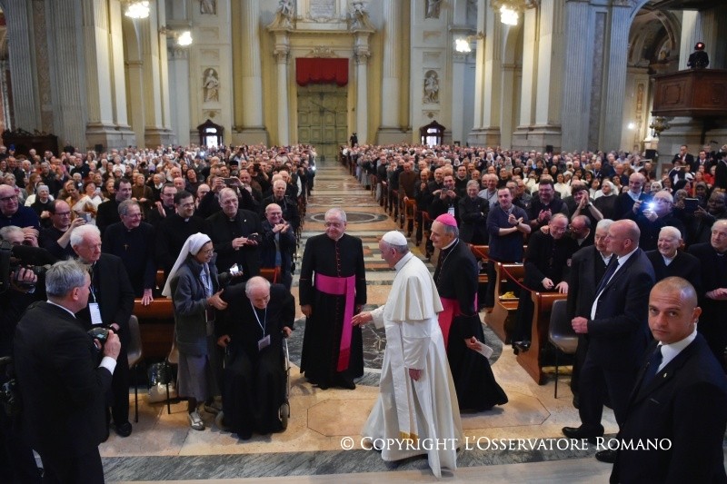 0-Visita pastoral a Bolonia: Encuentro con sacerdotes, religiosos, seminaristas del Seminario Regional y di&#xe1;conos permanentes