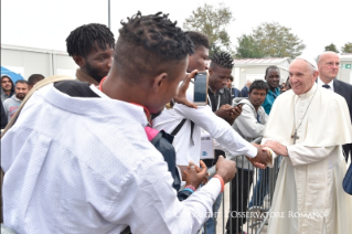 8-Visita Pastorale a Bologna: Incontro con i migranti ospiti e con il Personale che svolge servizio di assistenza all’Hub regionale di Via Enrico Mattei 