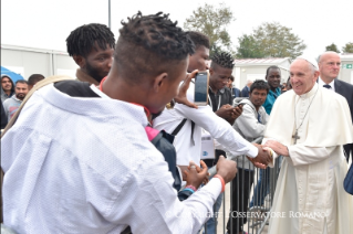 8-Visita Pastoral a Bolonha: Encontro com os migrantes e funcionários do Centro de Acolhida Regional