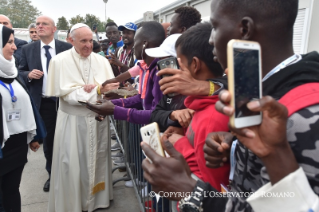 3-Visita Pastorale a Bologna: Incontro con i migranti ospiti e con il Personale che svolge servizio di assistenza all’Hub regionale di Via Enrico Mattei 