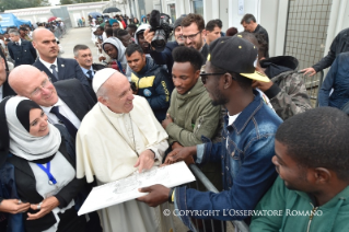 6-Visite pastorale à Bologne : Rencontre avec les migrants et le personnel qui offre le service d'assistance - «Hub» régional de Via Enrico Mattei