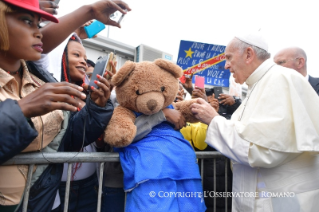 5-Visita Pastorale a Bologna: Incontro con i migranti ospiti e con il Personale che svolge servizio di assistenza all’Hub regionale di Via Enrico Mattei 
