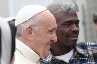 10-Visita Pastorale a Bologna: Incontro con i migranti ospiti e con il Personale che svolge servizio di assistenza all’Hub regionale di Via Enrico Mattei 