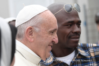 10-Visita Pastoral a Bolonha: Encontro com os migrantes e funcionários do Centro de Acolhida Regional