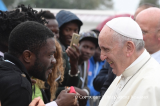 12-Visita pastoral a Bolonia: Encuentro con los emigrantes y con el personal del servicio de asistencia en el centro regional de acogida