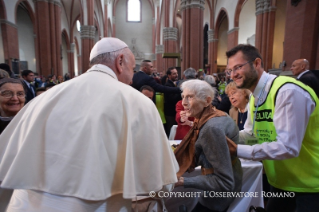 2-Visite pastorale à Bologne : Déjeuner de solidarité avec les pauvres, les réfugiés, les prisonniers