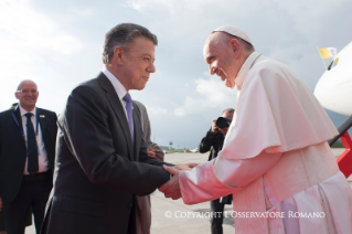 13-Apostolische Reise nach Kolumbien: Willkommenszeremonie auf dem Militärflughafen Catam