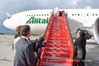 0-Apostolic Journey to Colombia: Welcoming ceremony at Catam military airport