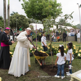 9-Apostolic Journey to Colombia: Short visit to the "Cross of Reconciliation"