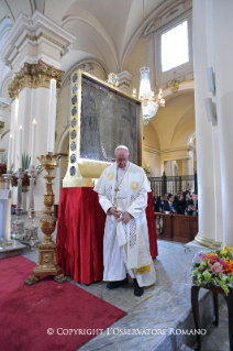 9-Apostolic Journey to Colombia: Blessing of the Faithful