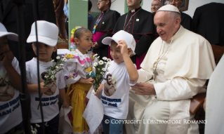 9-Apostolische Reise nach Kolumbien: Besuch des Kinderheims "Hogar San José"