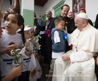13-Apostolische Reise nach Kolumbien: Besuch des Kinderheims "Hogar San José"