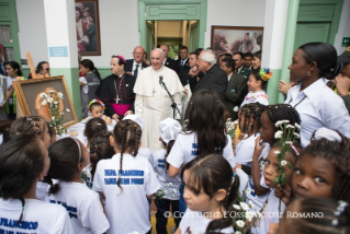 15-Apostolische Reise nach Kolumbien: Besuch des Kinderheims "Hogar San José"