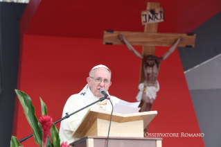 18-Voyage apostolique en Colombie : Messe sur le Terrain Catama