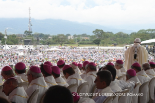 20-Voyage apostolique en Colombie : Messe sur le Terrain Catama