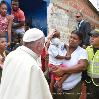 16-Viagem Apostólica à Colômbia: Bênção da pedra fundamental das casas para os sem-teto e da Obra Talitha Qum 