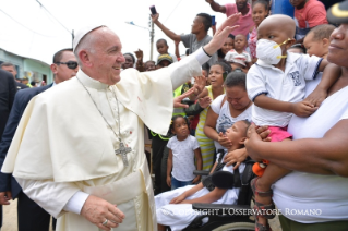 20-Viaje apost&#xf3;lico a Colombia: Bendici&#xf3;n de la primera piedra de las casas para los sintecho y de la Obra Talitha Qum