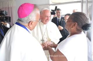 22-Viaje apost&#xf3;lico a Colombia: Bendici&#xf3;n de la primera piedra de las casas para los sintecho y de la Obra Talitha Qum