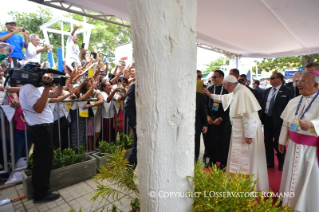 5-Viaggio Apostolico in Colombia: Benedizione della prima pietra delle case per i senzatetto e dell&#x2019;Opera Talitha Qum  