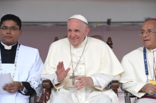 6-Viaje apost&#xf3;lico a Colombia: Bendici&#xf3;n de la primera piedra de las casas para los sintecho y de la Obra Talitha Qum