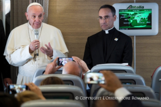 4-Apostolic Journey to Colombia: Greeting to journalists on the flight from Rome to Colombia