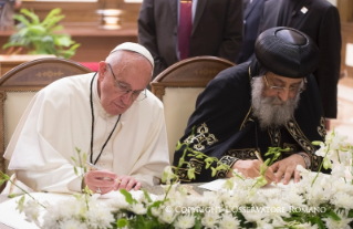 26-Viaje apostólico a Egipto: Visita de cortesía a S.S. el Papa Tawadros II