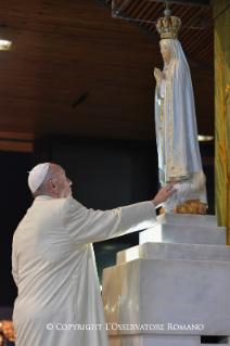 17-Pilgrimage to F&#xe1;tima: Blessing of the candles at the Chapel of the Apparitions