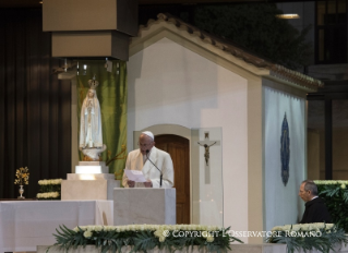 24-Peregrinação a Fátima: Bênção das velas na Capelinha das Aparições