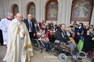 6-Pilgrimage to F&#xe1;tima: Greeting of the Holy Father to the sick at the conclusion of Mass