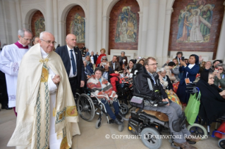 6-Pèlerinage à Fátima : Salut du Saint-Père aux malades 